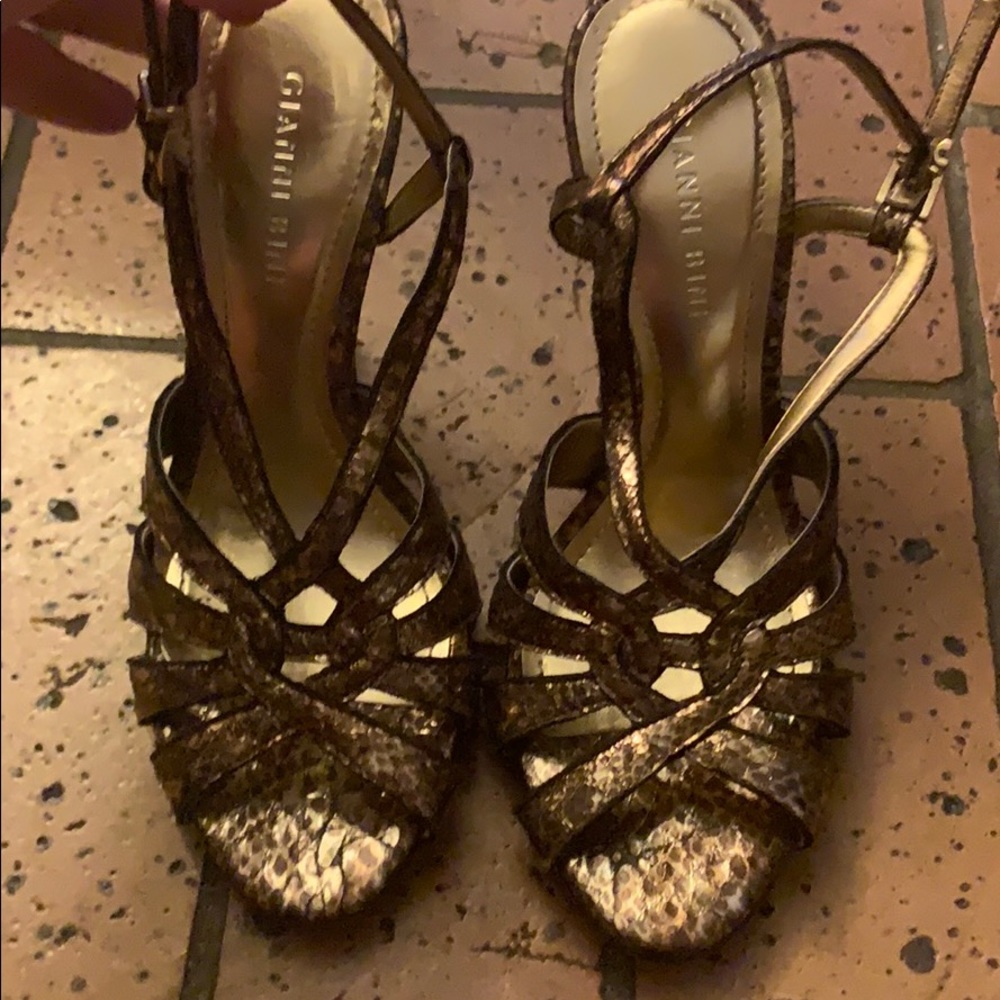 Gianni Bini brown snake skin heels!